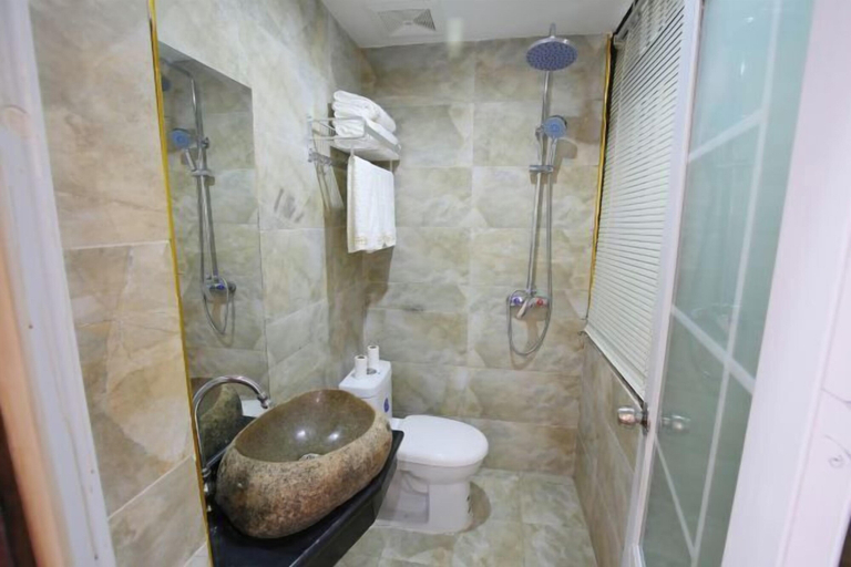 Bathroom 3, Zuo You Jian (Left & Right)Movie Theme Boutique Inn, Xiangxi Tujia and Miao