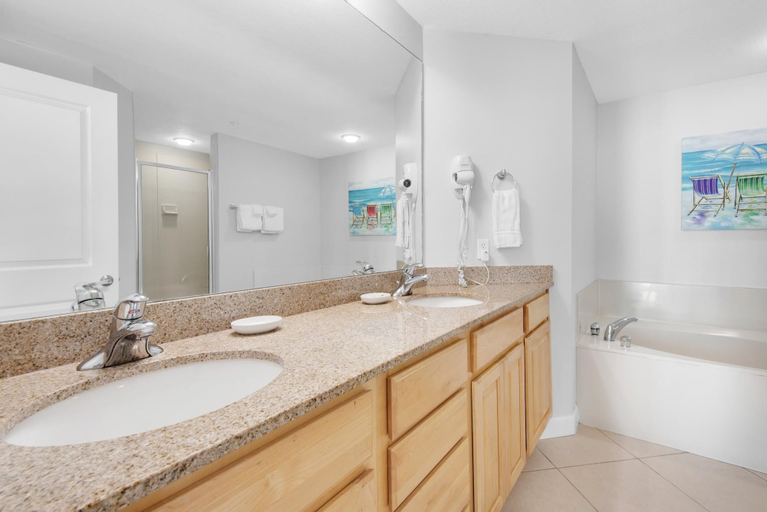 Bathroom 3, Grandview East 304, Bay