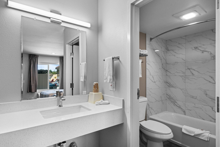 Bathroom 4, Motel 6 La Mesa, CA, San Diego