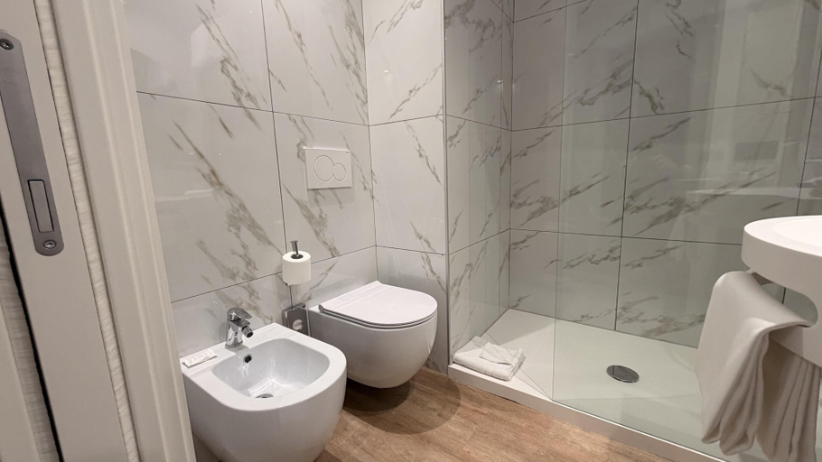 Bathroom 5, Hotel Astoria, Sure Hotel Collection by Best Western, Milano