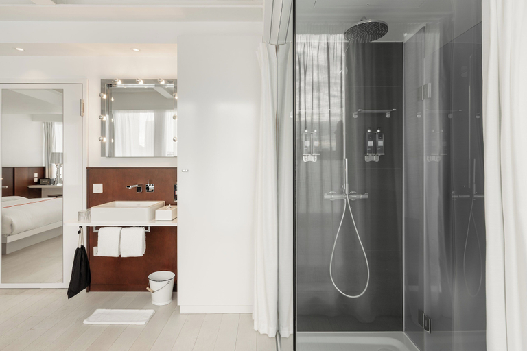 Bathroom 5, Ruby LUCY HOTEL LONDON by IHG, London