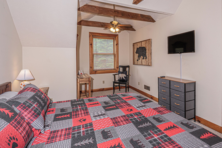 Bedroom 2, Duck Pond Lodge by Taylor Made Deep Creek, Garrett