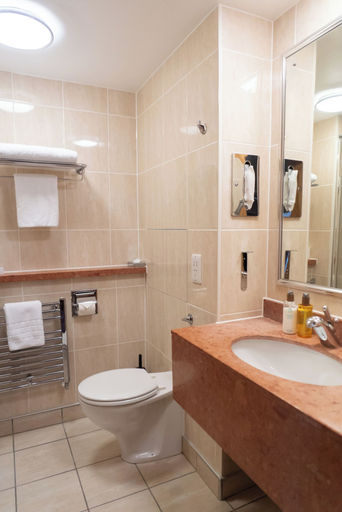 Bathroom 5, The Cabarfeidh Hotel, Eilean Siar