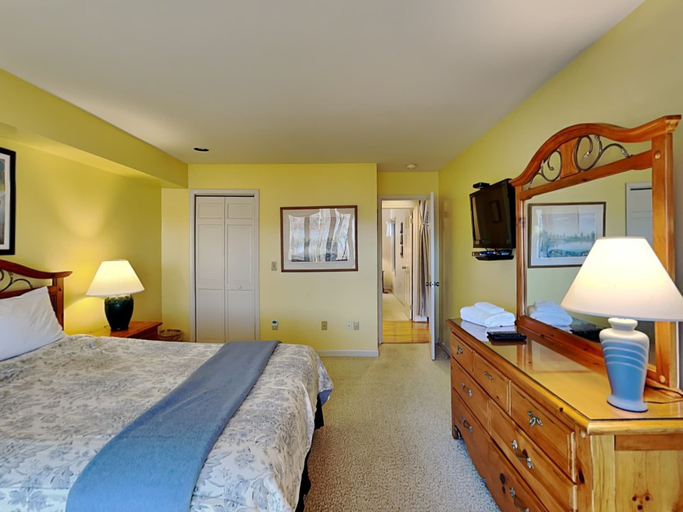 Bedroom 3, Nature's Retreat by Taylor Made Deep Creek, Garrett
