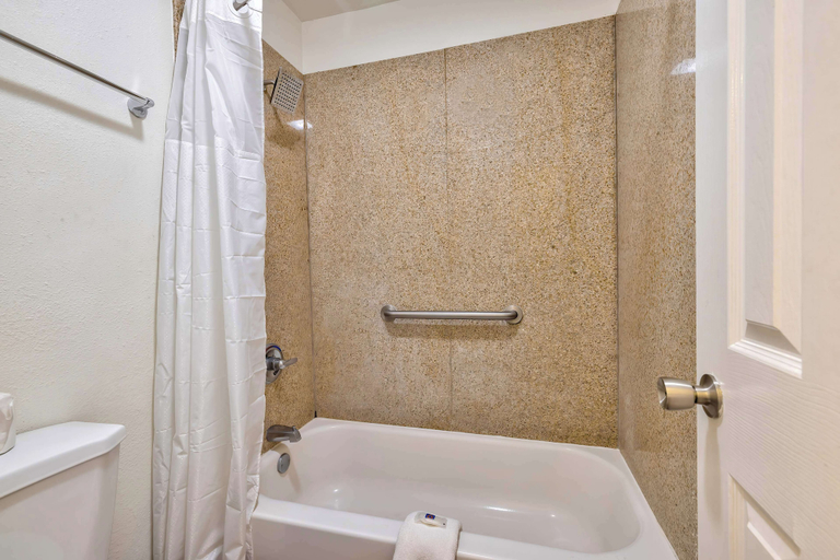 Bathroom 3, Motel 6 Bryan, TX - College Station, Brazos