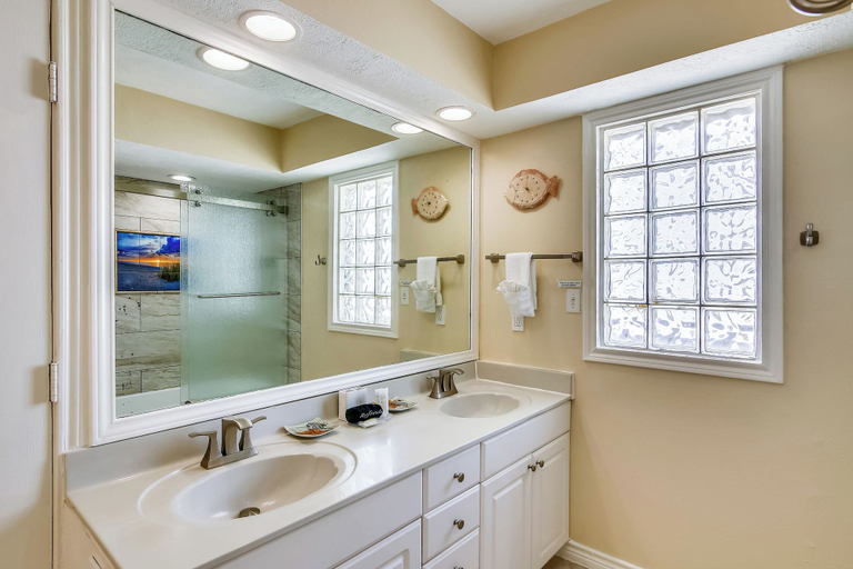 Bathroom, Barefoot Pelican by Ryson Vacation Rentals, Galveston