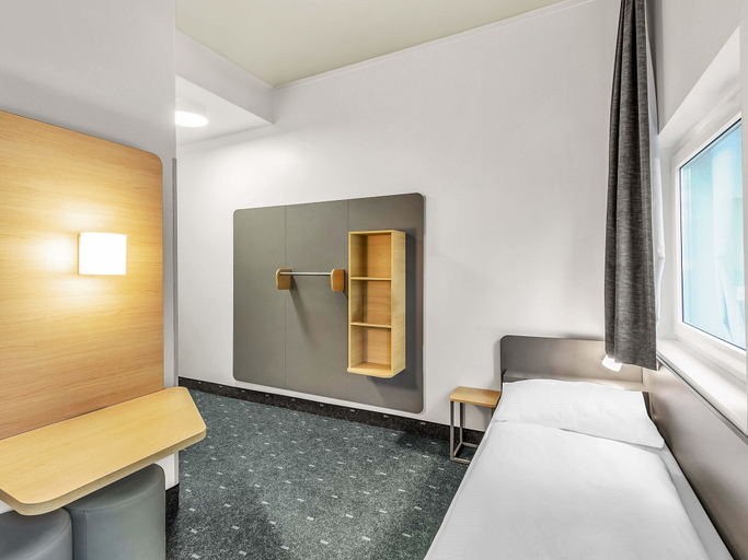 Bedroom 2, B&B Hotel Hamburg-Harburg, Hamburg