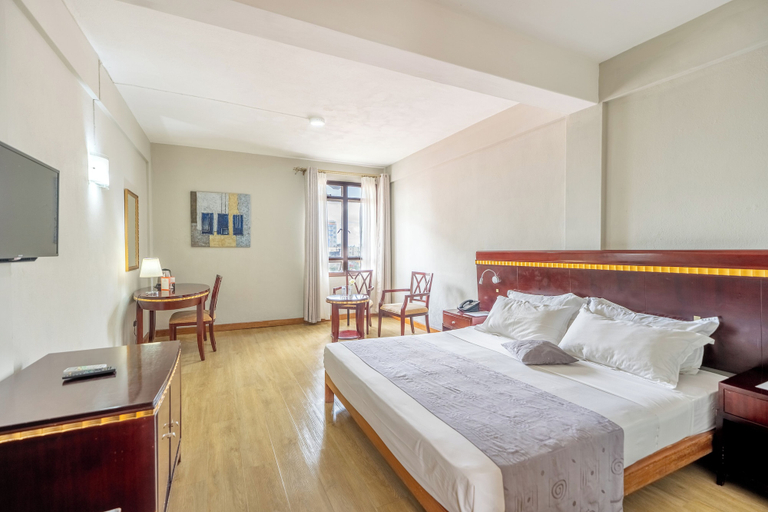 Bedroom 4, Gold Crest Hotel