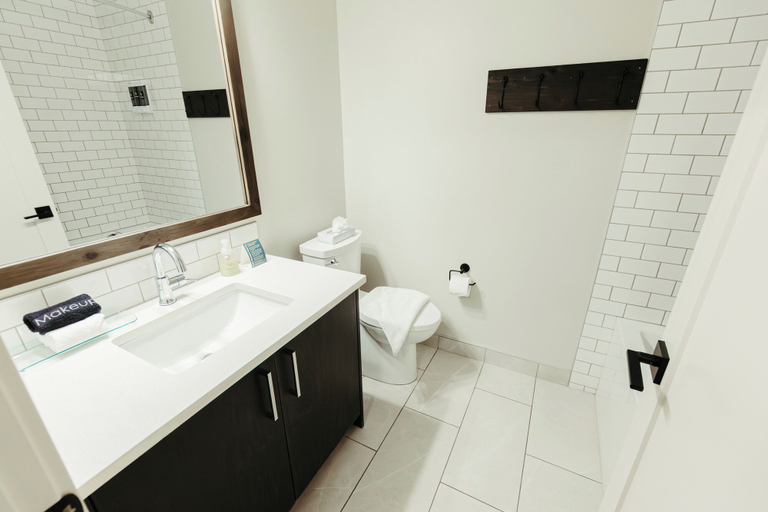 Bathroom 3, Northwinds Hotel Canmore, Division No. 15