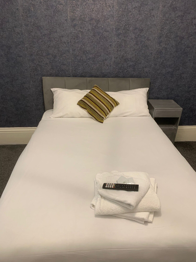 Bedroom 3, Savoy Hotel, North Somerset