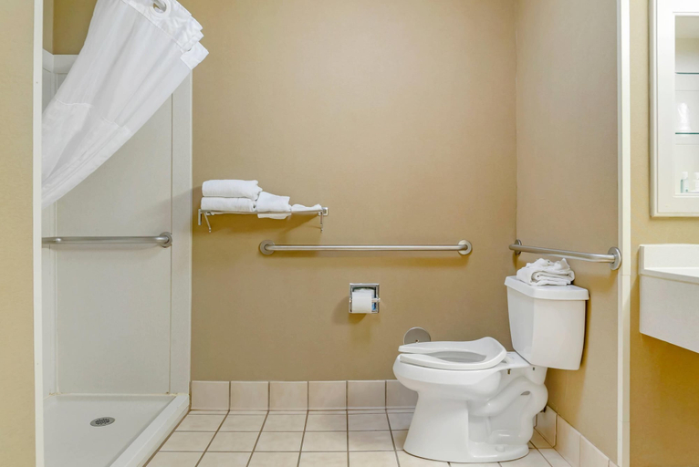 Bathroom 5, Quality Inn & Suites Monroe, Monroe