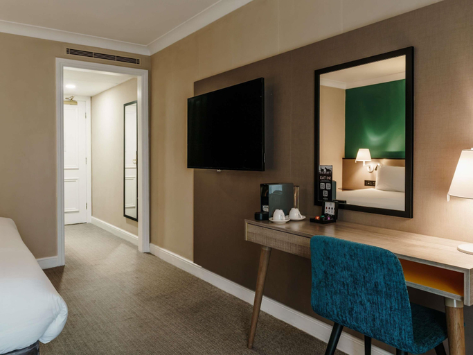 Bedroom 4, Mercure Haydock Hotel, Saint Helens