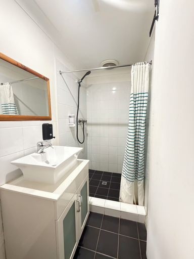 Bathroom 5, Alpine Heritage Motel, Goulburn Mulwaree - Goulburn