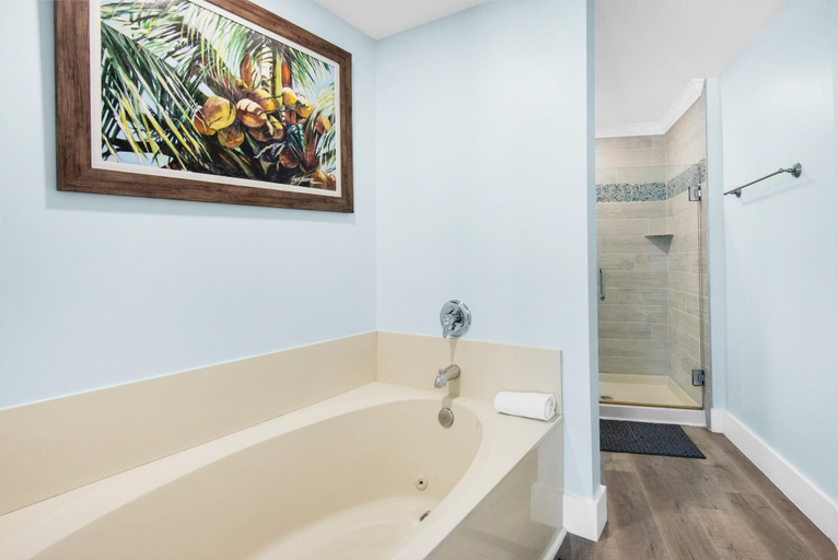Bathroom 3, Boardwalk 209, Bay