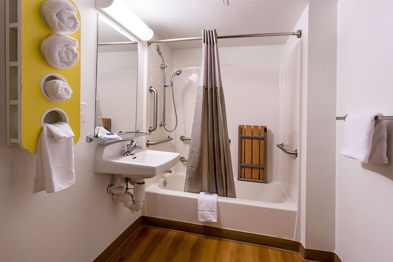 Bathroom 4, Motel 6 Baton Rouge, LA - Southeast, East Baton Rouge