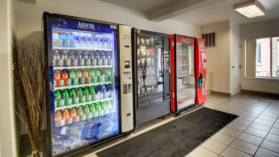 Food & Drinks 5, Studio 6 Altoona, IA - Des Moines East, Polk
