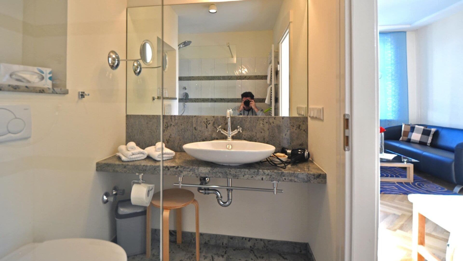Bathroom 5, Andante Apartmenthotel, Kassel