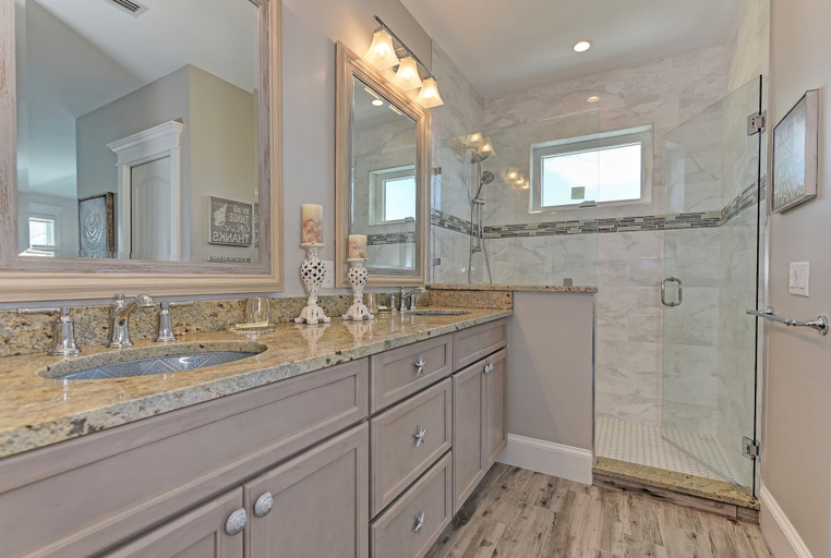 Bathroom, Mermaid's Landing managed by Beach Retreats, Manatee