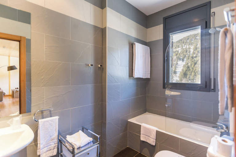 Bathroom 3, Pierre & Vacances Andorra Bordes d'Envalira