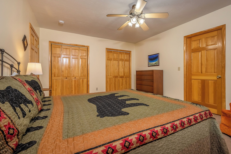 Bedroom 2, Fairway Breeze by Taylor Made Deep Creek, Garrett