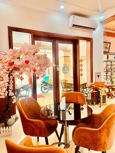 Food & Drinks 5, Airstar Hotel & Apartment, Tân Bình