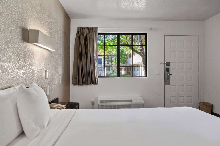Bedroom 4, Motel 6 San Luis Obispo, CA - South, San Luis Obispo