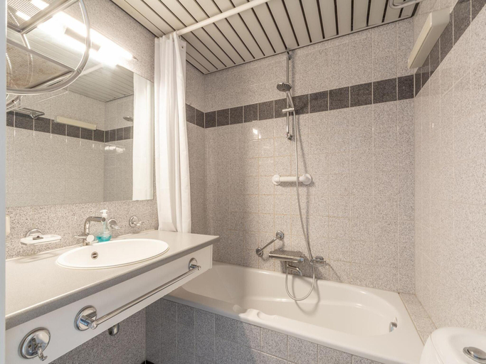 Bathroom 3, Charming Beach Hideaway, Zijpe