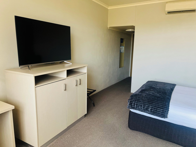 Bedroom 2, Pavilion Hotel Wagga Wagga, Wagga Wagga - Pt A