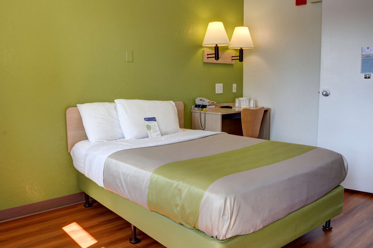 Bedroom 3, Motel 6 Springfield, OR - Eugene North, Lane