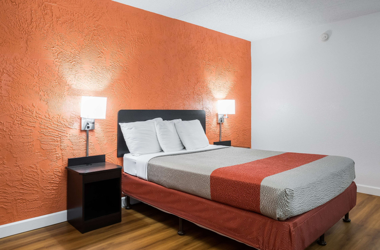 Bedroom 2, Motel 6 Prospect Heights, IL, Cook