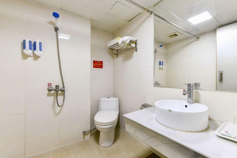 Bathroom 4, Yingzhou Business Hotel, Zhuhai