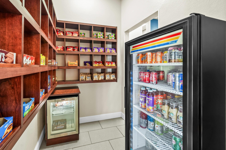 Food & Drinks 5, Comfort Inn & Suites Plainville-Foxboro, Norfolk