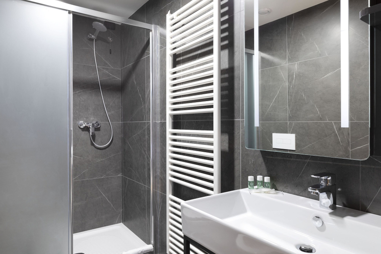 Bathroom 4, B&B Hotel Passo Tre Croci Cortina, Belluno
