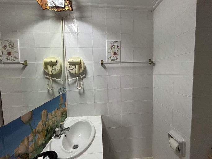 Bathroom 3, Royal Jommanee Hotel, Muang Nong Khai