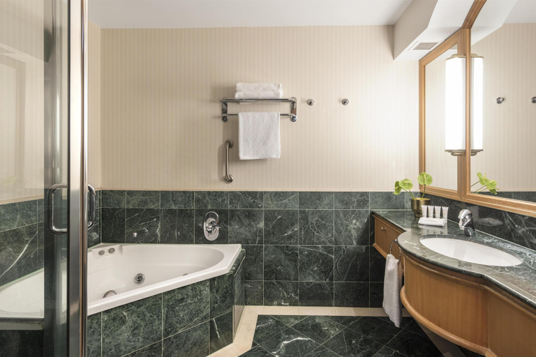 Bathroom 5, Oaks Gold Coast Hotel, Gold Coast
