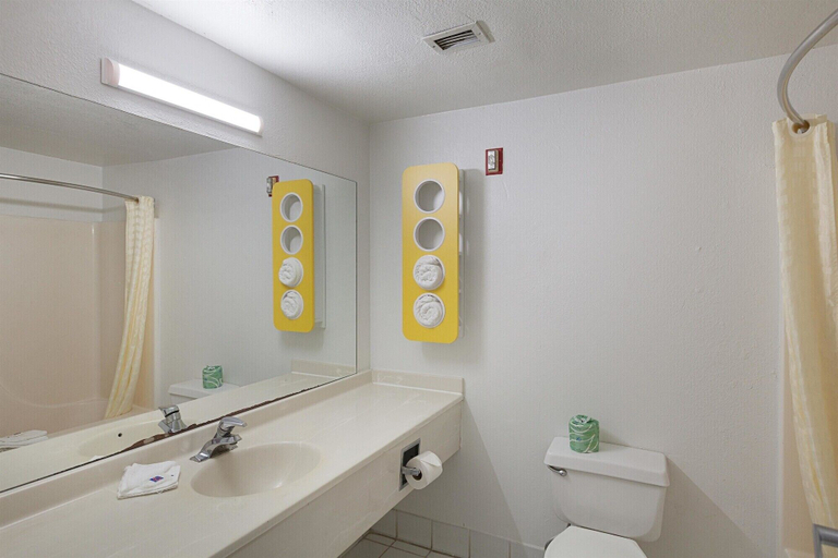 Bathroom 4, Motel 6 Bedford, TX - Fort Worth, Tarrant