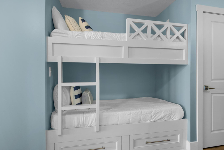 Bedroom 3, Calypso 3-708, Bay