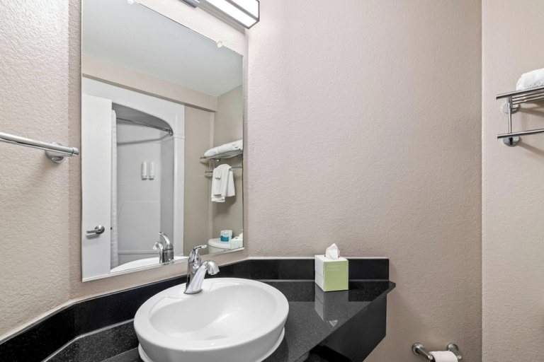 Bathroom 4, Park Inn by Radisson, Grand Island I-80, Hall