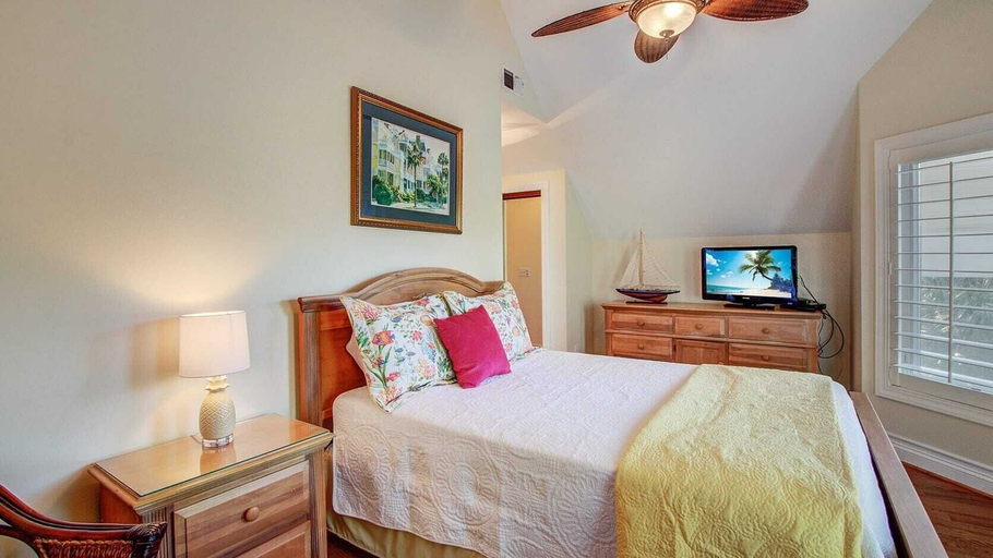 Bedroom 4, 28 Beachwood West by Avantstay Close to Beach, Multiple Decks & Private Pool!, Charleston
