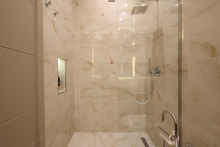 Bathroom 5, White Hill Hotel, SPA & Conferences, Durrësit