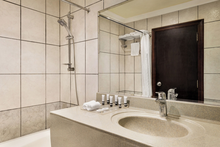 Bathroom 4, Howard Johnson by Wyndham Dammam, Dammam