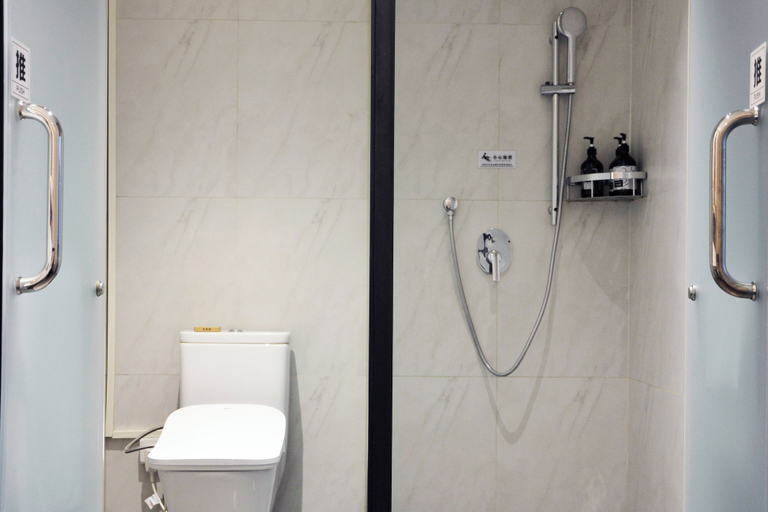 Bathroom 4, INNSiDE by Meliá Zhengzhou, Zhengzhou