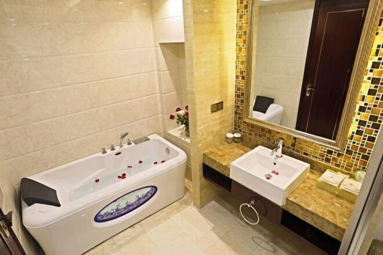 Bathroom, Jin Cheng Hotel, Tianshui