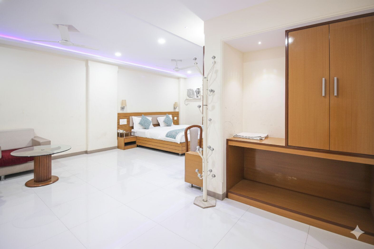 Others 5, Hotel Sarita, Surat