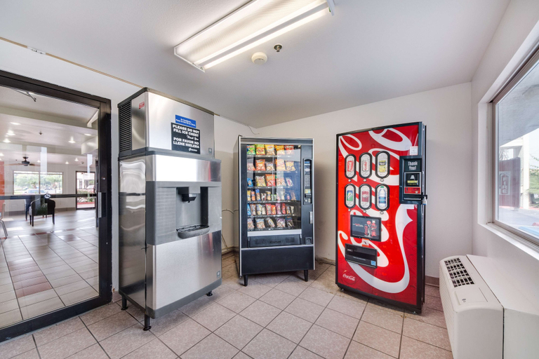 Food & Drinks 5, Motel 6 Brownsville, TX North, Cameron