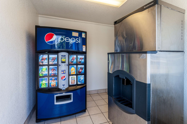 Food & Drinks 5, Motel 6 Sacramento, CA - Downtown, Sacramento