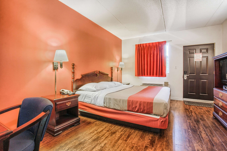 Bedroom 4, Motel 6 Windsor, ON, Essex