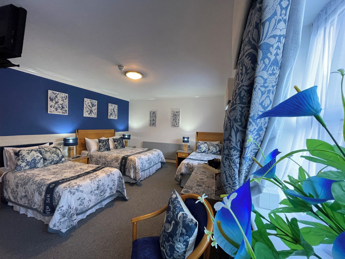 Bedroom 2, The Old Station Inn, Bath and North East Somerset