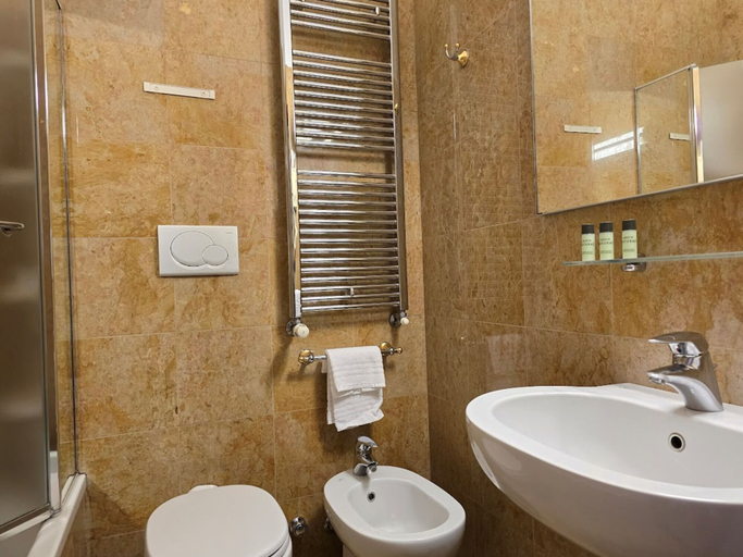 Bathroom 5, Mokinba Hotels Sant'Ambroeus, Milano