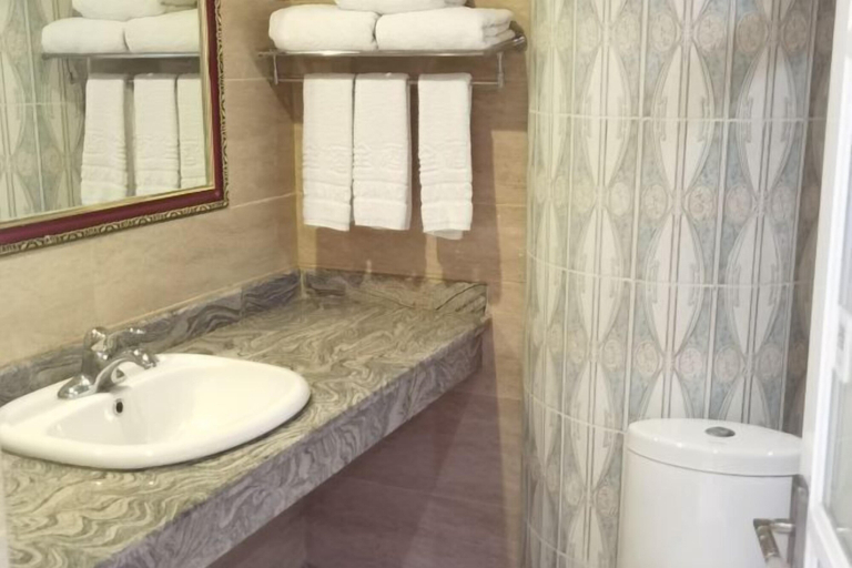 Bathroom 4, Dequan Hotel, Fangchenggang